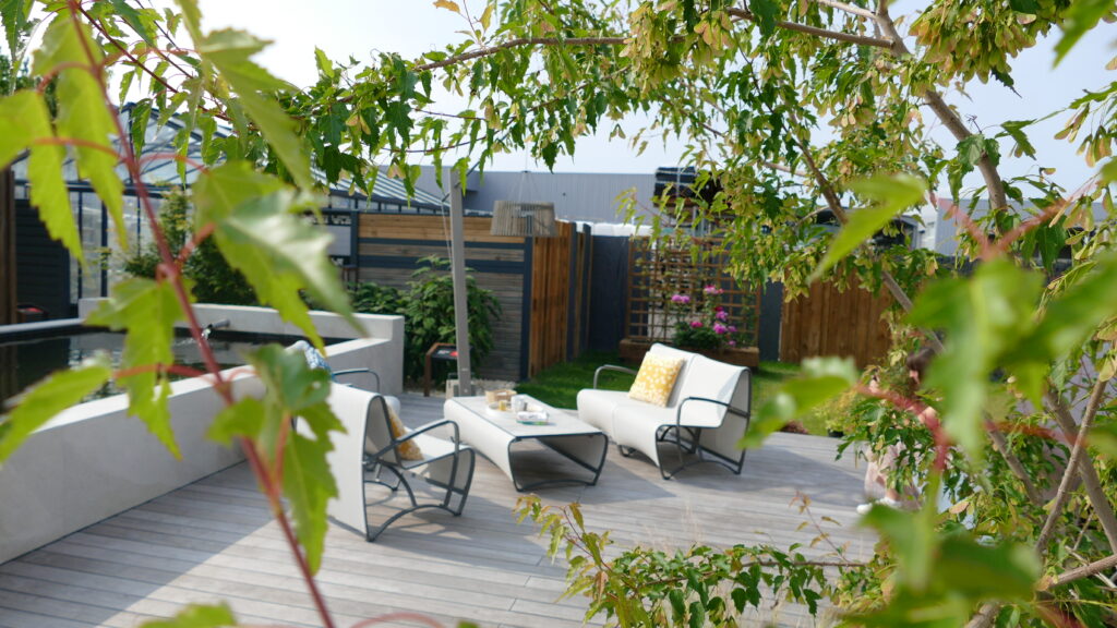 Terrasse avec salon de jardin